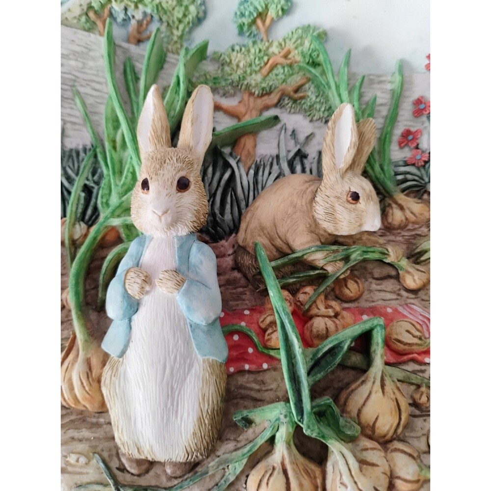 Bradford Exchange Peter Rabbit 3D Musical Plate A Pocket Full Of Onions Works